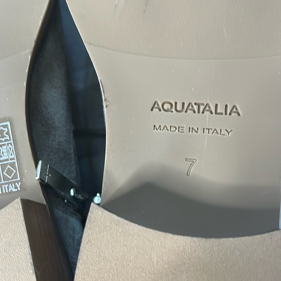 NWOB Aquatalia Carmie Weatherproof Suede Chelsea Booties Light Taupe Gray 7 Chic - Picture 3 of 15